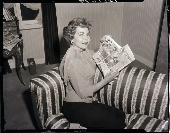 Framed Print : Simone Silva with Newspaper Photographs of Robert Mitchum Framed Print : Simone Silva with Newspaper Photographs of Robert Mitchum