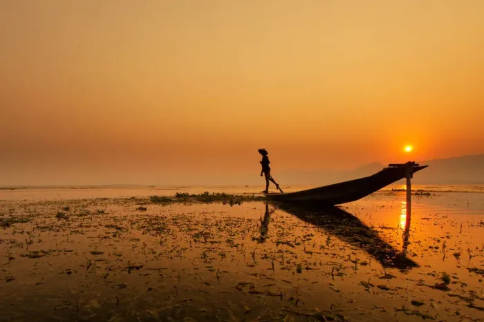 Framed Print : A simple life in Inle Framed Print : A simple life in Inle