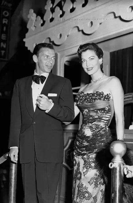 Framed Print : Sinatra Escorts Ava Gardner To Premiere Framed Print : Sinatra Escorts Ava Gardner To Premiere