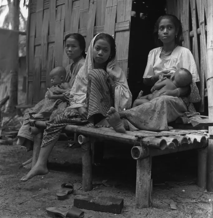 Framed Print : Singapore Family