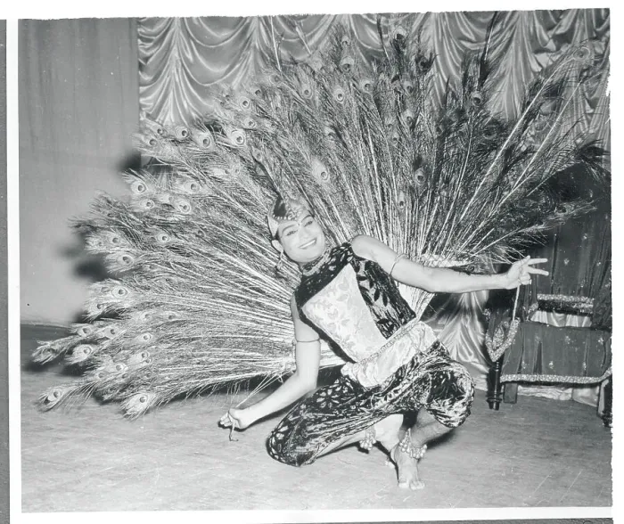 Framed Print : Singaporean Dancer in Peacock Feathers
