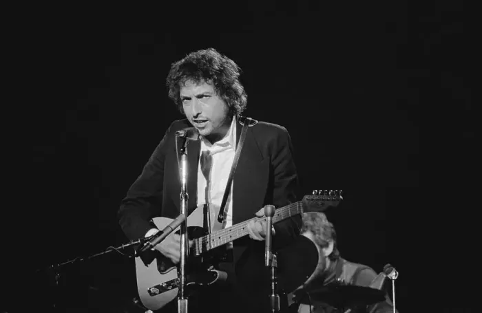Framed Print : Singer Bob Dylan Singing on Tour Framed Print : Singer Bob Dylan Singing on Tour