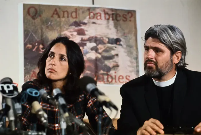 Framed Print : Singer Joan Baez and Reverend Michael Allen Framed Print : Singer Joan Baez and Reverend Michael Allen