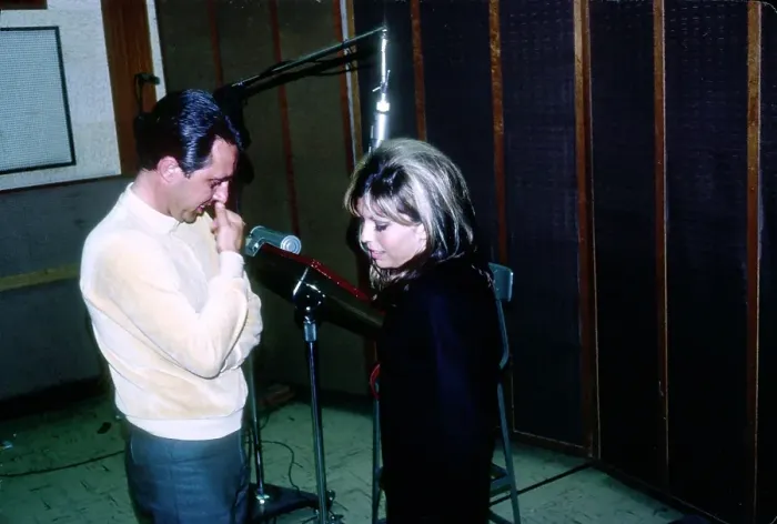 Framed Print : Singer Nancy Sinatra with songwriter and record producer Lee Hazlewood Framed Print : Singer Nancy Sinatra with songwriter and record producer Lee Hazlewood