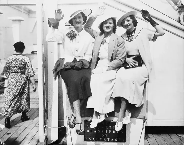 Framed Print : Singers the Boswell Sisters Leaving for Vacation Framed Print : Singers the Boswell Sisters Leaving for Vacation