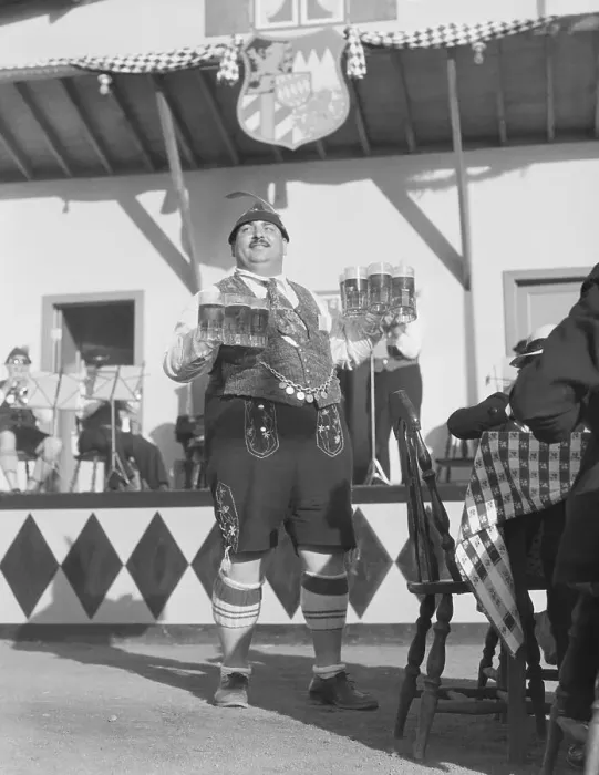 Framed Print : Singing Waiter Balancing Beer