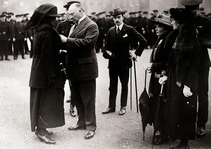 Framed Print : Sir Hamer Greenwood Presents Widow Medal Framed Print : Sir Hamer Greenwood Presents Widow Medal