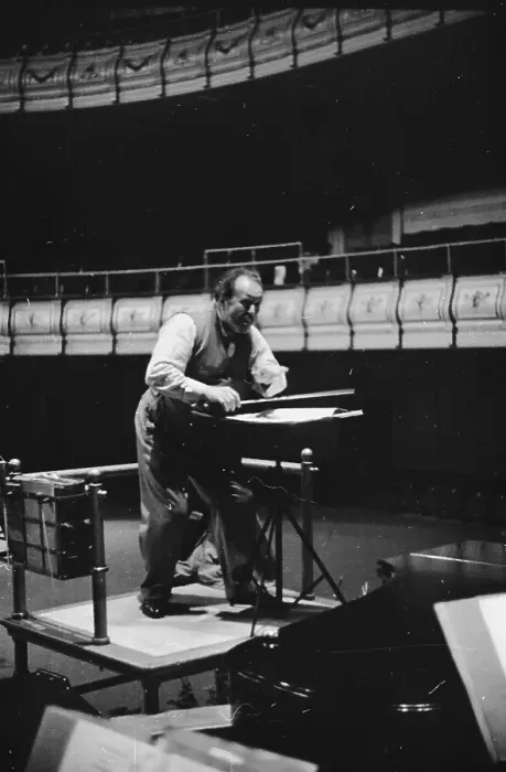 Framed Print : Sir Henry Rehearses Framed Print : Sir Henry Rehearses