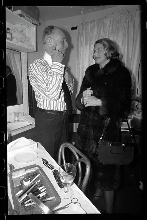 Framed Print : Sir John Gielgud and Ingrid Bergman Framed Print : Sir John Gielgud and Ingrid Bergman