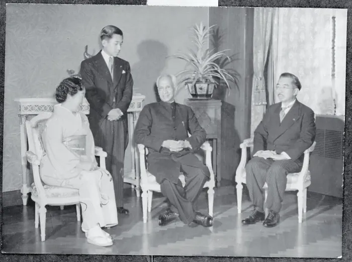 Framed Print : Sir Sarvepalli Radhakrishnan Sitting with Japanese Emperors Framed Print : Sir Sarvepalli Radhakrishnan Sitting with Japanese Emperors
