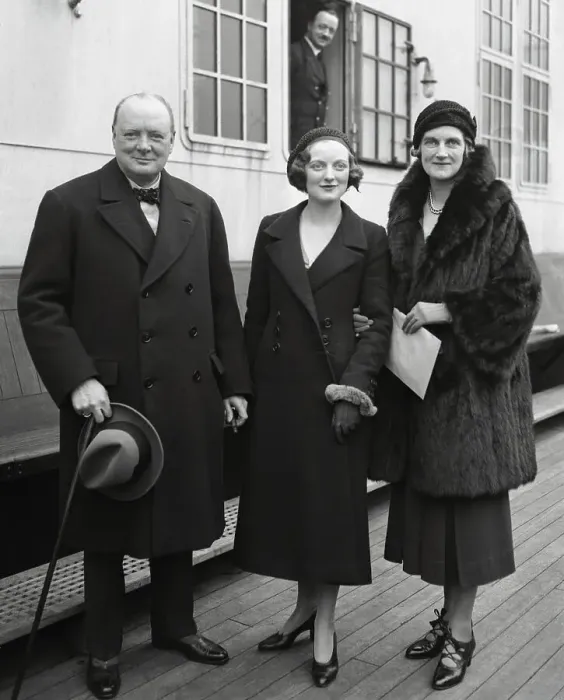 Framed Print : Sir Winston Churchill with His Wife and Daughter Framed Print : Sir Winston Churchill with His Wife and Daughter