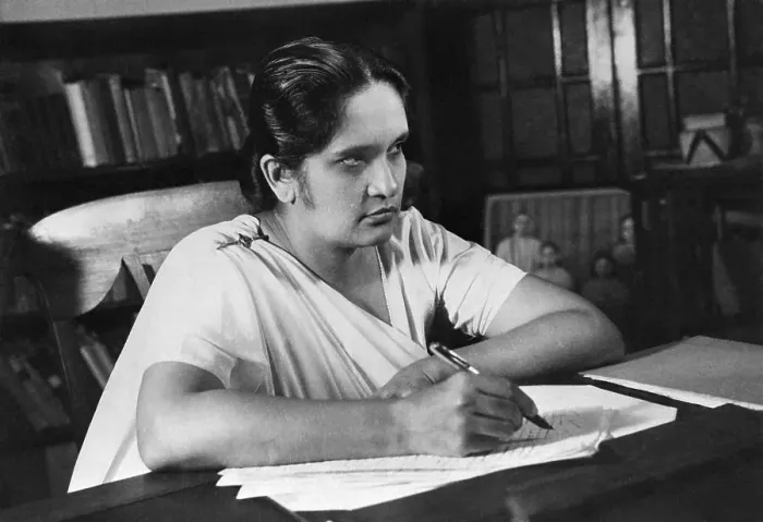 Framed Print : Sirimavo Bandaranaike, Prime Minister of Ceylon Framed Print : Sirimavo Bandaranaike, Prime Minister of Ceylon
