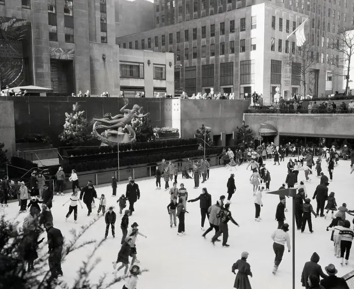 Framed Print : Skaters in Rockefeller Center in Winter Framed Print : Skaters in Rockefeller Center in Winter