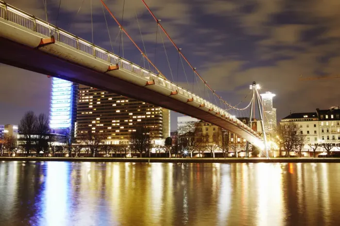 Framed Print : Skyline of Frankfurt with Bridge Holbeinsteg Framed Print : Skyline of Frankfurt with Bridge Holbeinsteg