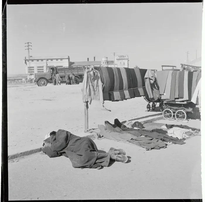 Framed Print : Sleeping Merchant Awaiting Customers