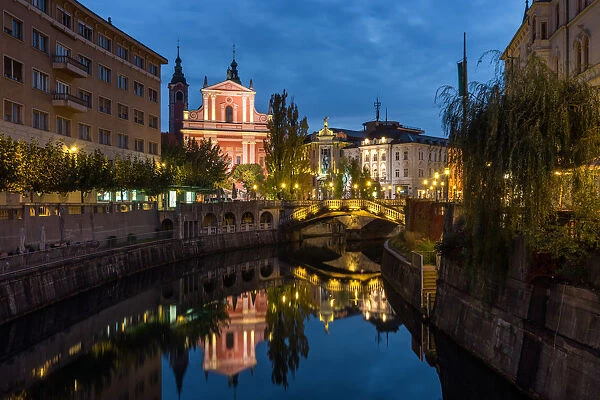 Slovenia, Ljubljana, Illuminated buildings and Ljubljanica River
