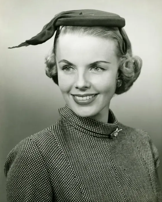 Framed Print : Smiling woman in small hat posing in studio, (B&W), portrait, close-up Framed Print : Smiling woman in small hat posing in studio, (B&W), portrait, close-up