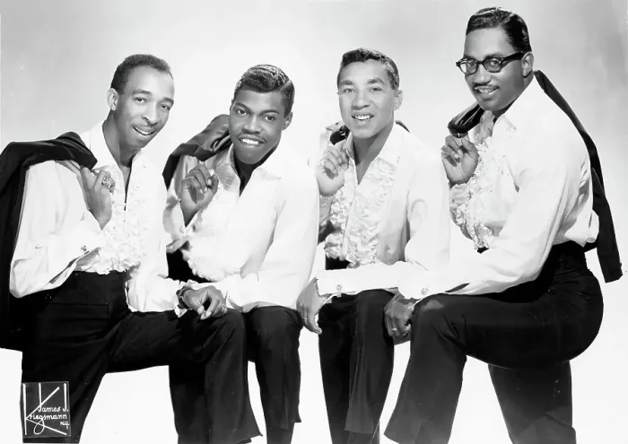 Framed Print : Smokey Robinson & The Miracles Portrait Session Framed Print : Smokey Robinson & The Miracles Portrait Session