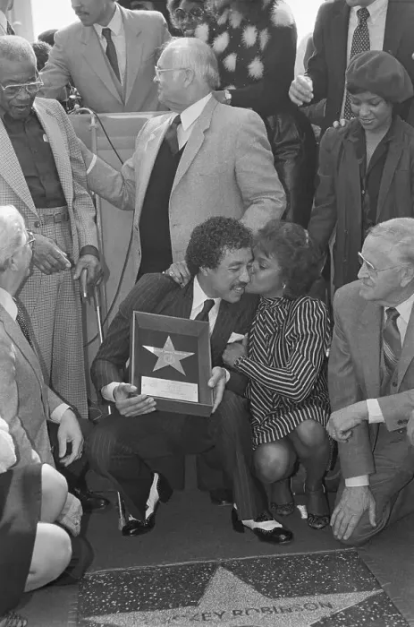 Framed Print : Smokey Robinson Receives Kiss From Wife Framed Print : Smokey Robinson Receives Kiss From Wife