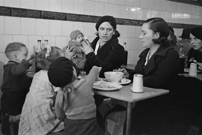 Framed Print : Snack Time
