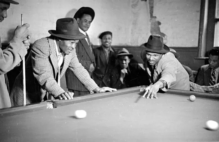 Framed Print : Snooker Game Framed Print : Snooker Game