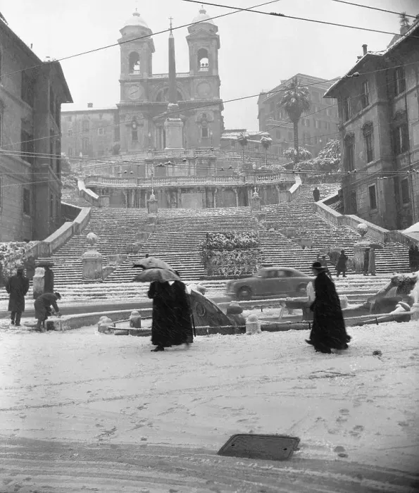 Framed Print : Snow Covering Rome's Spanish Steps Framed Print : Snow Covering Rome's Spanish Steps