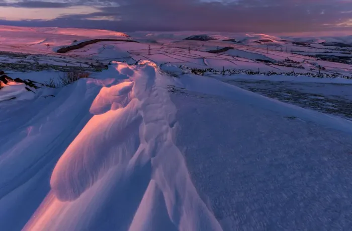 Framed Print : Snow Drifts at sunset in the Peak District National Park, Hayfield, UK Framed Print : Snow Drifts at sunset in the Peak District National Park, Hayfield, UK
