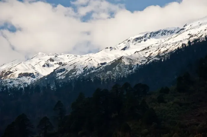 Framed Print : Snowy mountain in Sikkim, India Framed Print : Snowy mountain in Sikkim, India