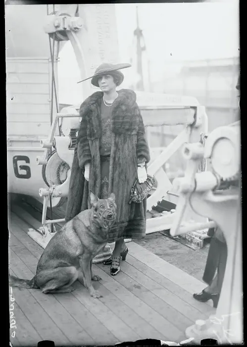 Framed Print : Socialite Woman Posing with Her Dog Framed Print : Socialite Woman Posing with Her Dog