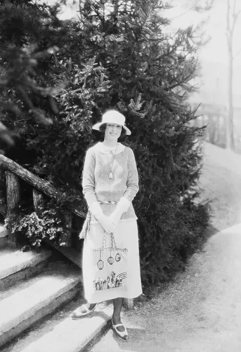 Framed Print : Socialite Woman Posing in Front of a Tree Framed Print : Socialite Woman Posing in Front of a Tree