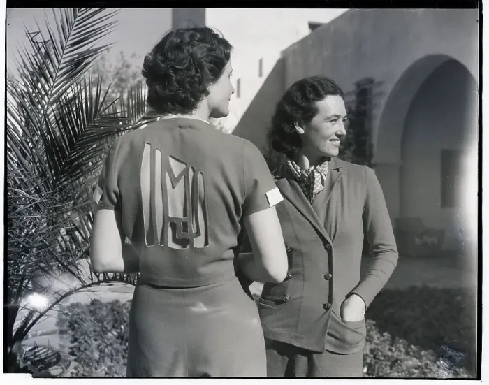Framed Print : Socialites at Palm Spring Resort