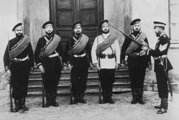 Framed Print : Soldiers. 1891: An Army officer showing his men the workings of a rifle Framed Print : Soldiers. 1891: An Army officer showing his men the workings of a rifle