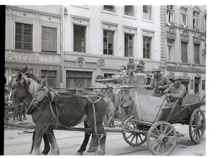 Framed Print : Us Soldiers With Carriage Framed Print : Us Soldiers With Carriage