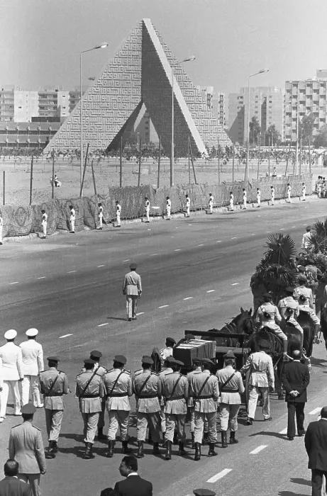 Framed Print : Soldiers Carry Sadat'S Coffin To Burial Framed Print : Soldiers Carry Sadat'S Coffin To Burial