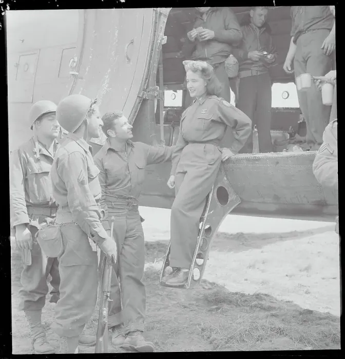 Framed Print : Soldiers Chatting with Nurse
