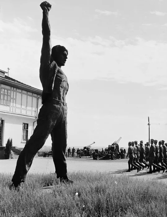 Framed Print : Soldiers Marching Past a Bronze Statue Framed Print : Soldiers Marching Past a Bronze Statue