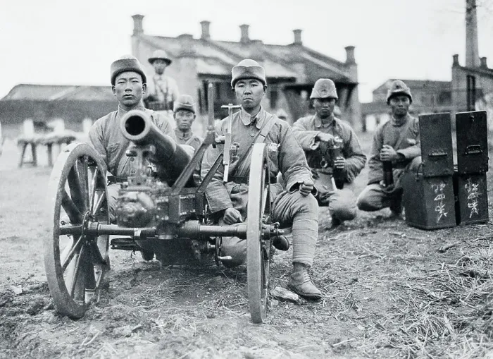 Framed Print : Soldiers with Mountain Battery Gun Framed Print : Soldiers with Mountain Battery Gun
