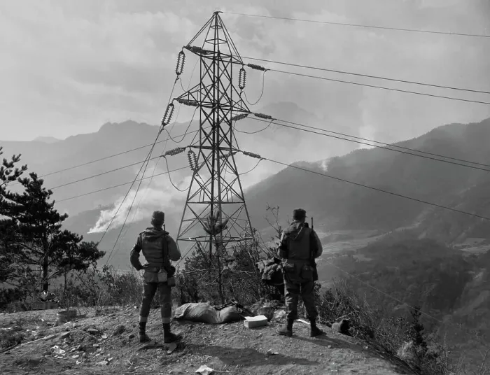 Framed Print : US Soldiers Near Changin Reservoir, North Korea Framed Print : US Soldiers Near Changin Reservoir, North Korea