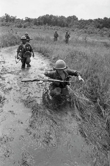 Framed Print : US Soldiers in Vietnam Framed Print : US Soldiers in Vietnam