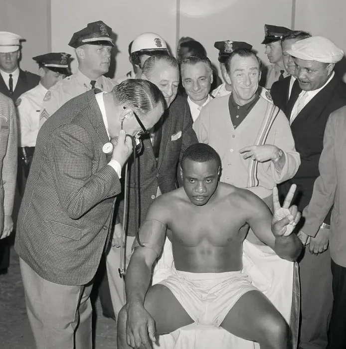 Framed Print : Sonny Liston Holding up Two Fingers Framed Print : Sonny Liston Holding up Two Fingers