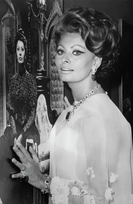 Framed Print : Sophia Loren At Museum Of Modern Art Framed Print : Sophia Loren At Museum Of Modern Art