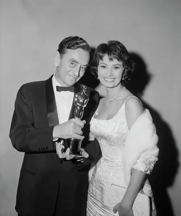 Framed Print : Sophia Loren Presents Oscar To Lean Framed Print : Sophia Loren Presents Oscar To Lean