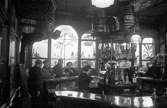 Framed Print : South London Boozer Framed Print : South London Boozer
