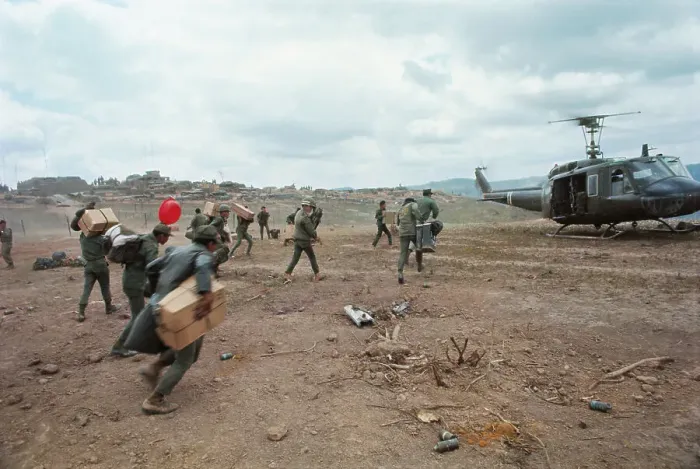 Framed Print : South Vietnamese Soldiers Running to Helicopter Framed Print : South Vietnamese Soldiers Running to Helicopter