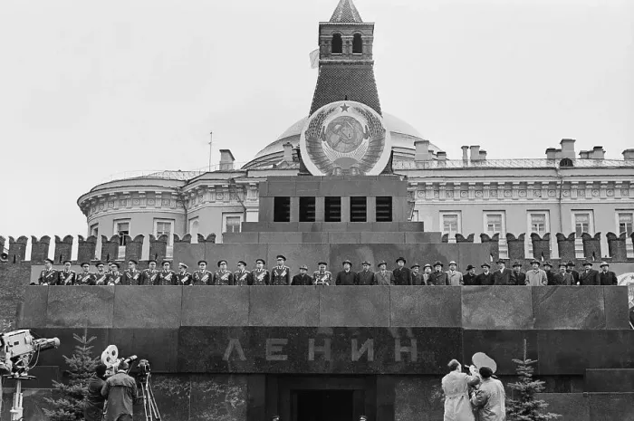 Framed Print : Soviet Leaders At Lenin's Tomb Framed Print : Soviet Leaders At Lenin's Tomb