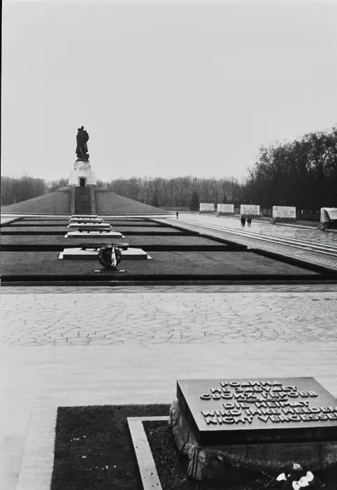 Framed Print : Soviet War Memorial In Berlin Framed Print : Soviet War Memorial In Berlin