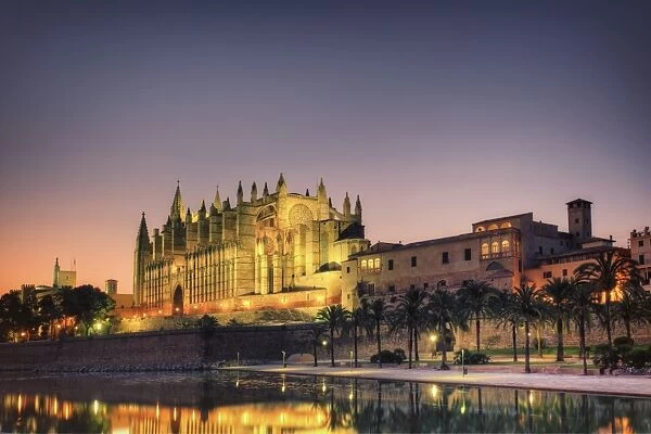 Spain, Palma de Mallorca, Cathedral at dusk