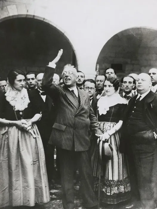 Framed Print : Spanish President Alcala Zamora Gesturing on His Palma Visit Framed Print : Spanish President Alcala Zamora Gesturing on His Palma Visit