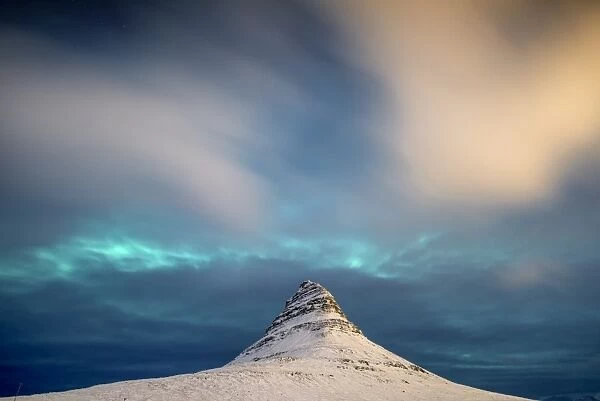 Spectacular northern lights appear over Mount Kirkjufell