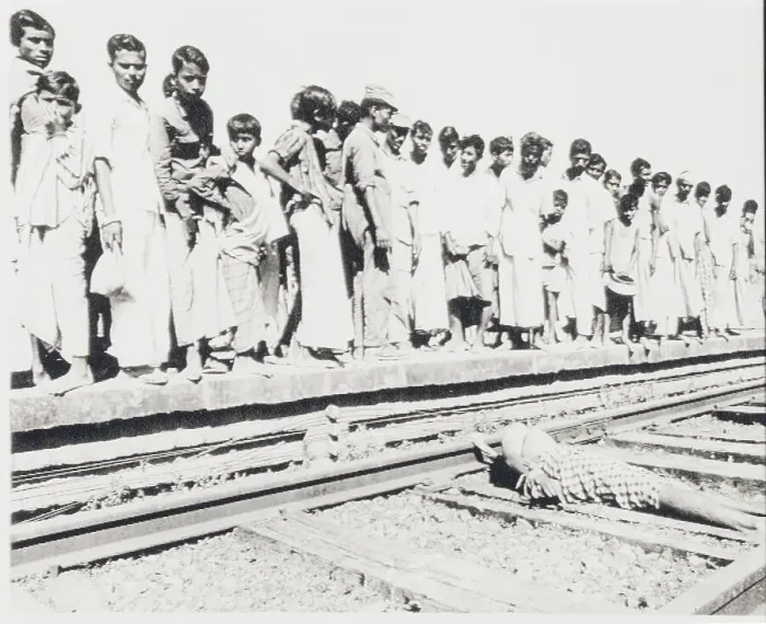 Framed Print : Spectators Gazing at Victim of Bangladesh Authorities Framed Print : Spectators Gazing at Victim of Bangladesh Authorities